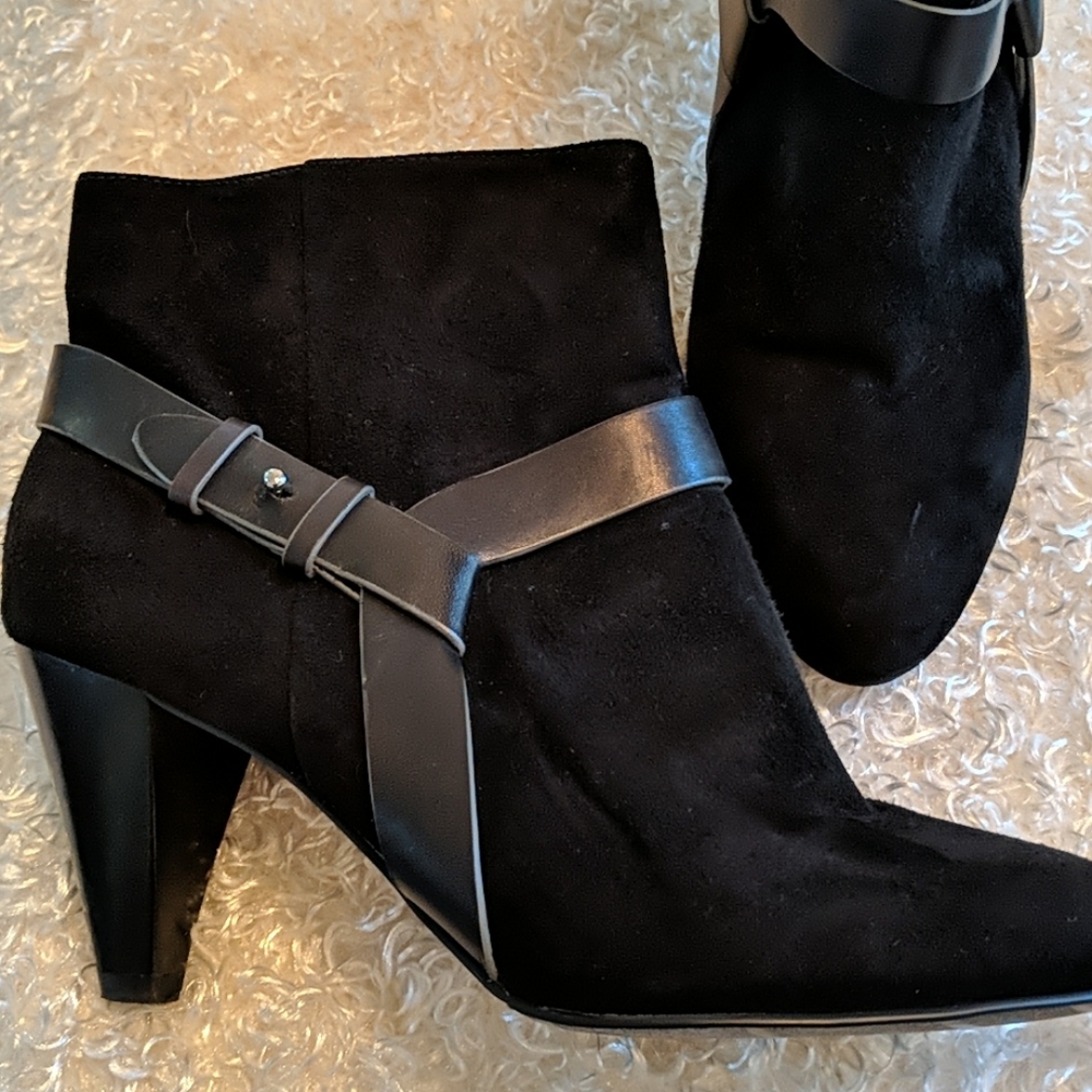 Nearly new!!COLE HAAN ANKLE BOOTS!!